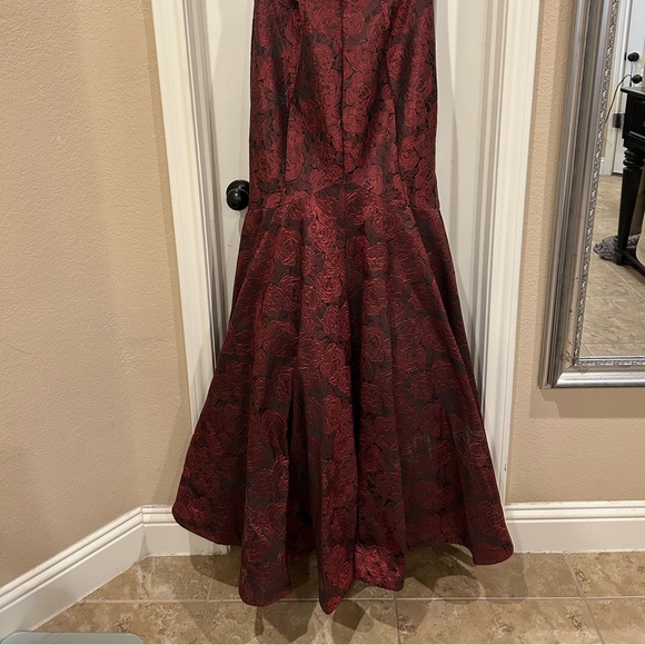 Prom Dress- Mermaid Style- Red Rose pattern. Size 12 - Picture 4 of 14